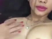 큰 유방 베트남 소녀 셀카 놀리기